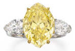 Кольцо с бриллиантом fancy vivid yellow / VS1 огранки маркиз массой 8,06 ct. Продано за $266,5 тыс. (фото: Christie's)