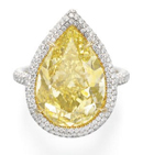 Кольцо с бриллиантом  fancy vivid yellow / VS2  массой 10,46 ct. Продано за $386,5 тыс. (фото: Christie's)