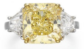 Кольцо c желтым бриллиантом  fancy yellow / VS1  массой 5,36 ct. Продано за $84,1 тыс. (фото: Christie's)